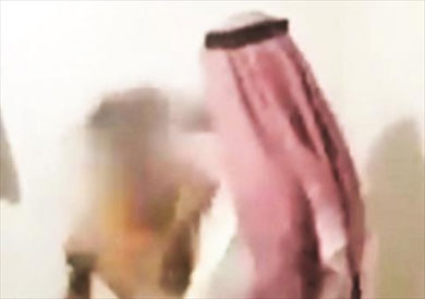 كويتى يعذب مصرى