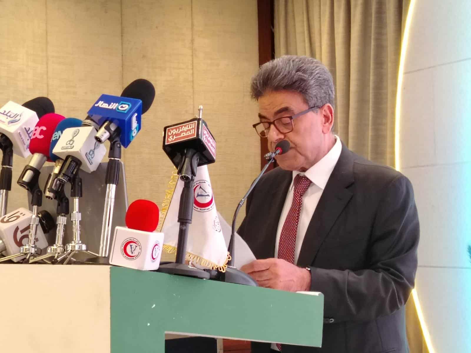 الدكتور مجدي حسن النقيب العام للأطباء البيطريين