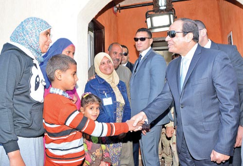 الرئيس عبدالفتاح السيسى في منزل عم سيد وأسرته