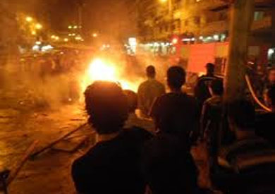 أهالي سنديون يشعلون النيران فى كشك عجوز