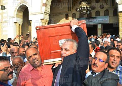 تشييع جثمان الكاتب الكبير جمال الغيطاني من مسجد السيدة نفيسة - تصوير: أحمد عيد