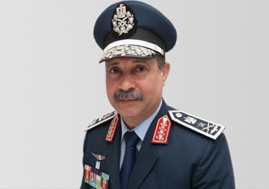 قائد القوات الجوية الفريق يونس المصري