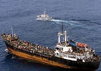 إنقاذ 700 مهاجر غير شرعي قرب ميناء باليرمو بإيطاليا