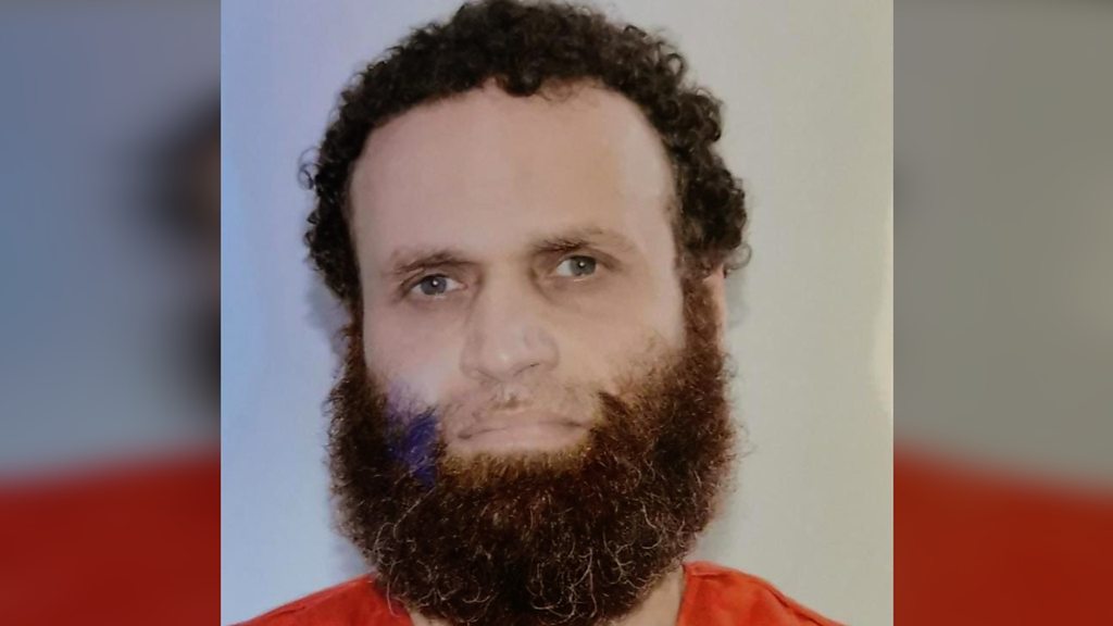 الإرهابي هشام عشماوي ببدلة الإعدام