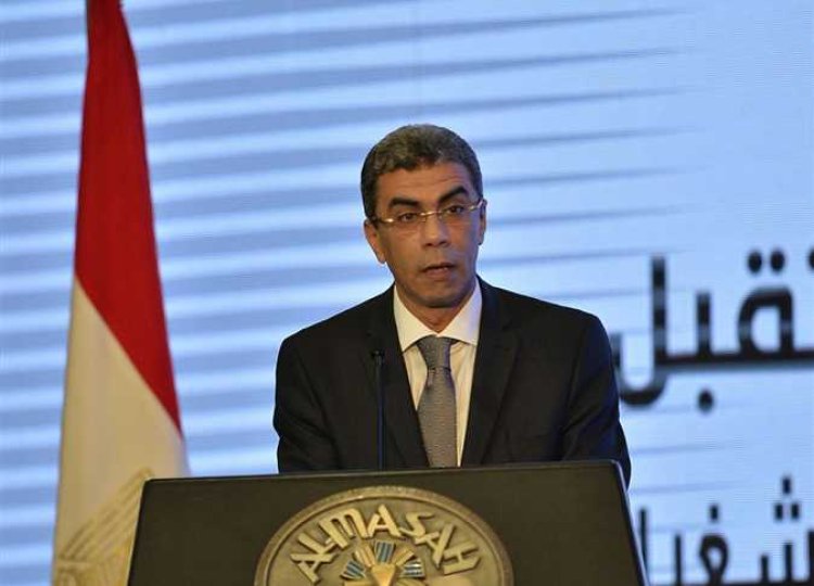 ياسر رزق