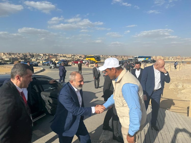رئيس وزراء أرمينيا يزور الأهرامات