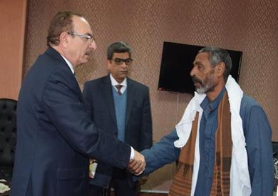 أثناء استقبال اسر شهداء القوات المسلحة