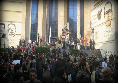 مظاهرة منددة بحبس علاء عبد الفتاح أمام نقابة الصحفيين-أرشيفية