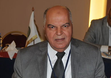 خلف الزناتي نقيب المعلمين ورئيس اتحاد المعلمين العرب