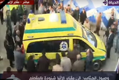 أثناء دفن جثامين شهداء البطرسية