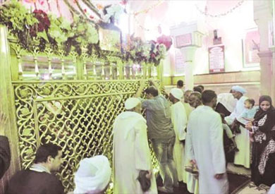 مريدي المولد اهتموا بزيارة ضريخ عبد الرحيم القناوي