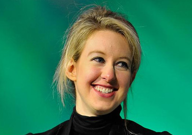 الأمريكية الشابة إليزابيث هولمز