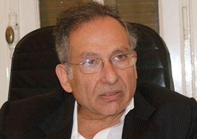 الناشط السياسي، ممدوح حمزة