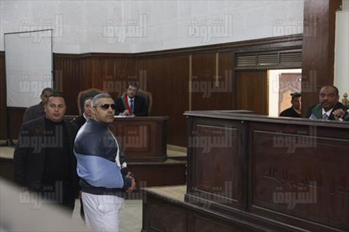 الصحفي محمد فهمي في قاعة المحكمة- أرشيفية