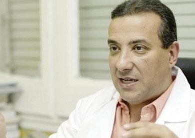 الدكتور هشام الخياط، أستاذ أمراض الكبد بمعهد تيودوربلهارس