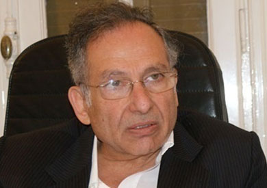 الناشط السياسي، ممدوح حمزة،