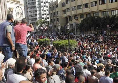 متظاهرون أمام «الصحفيين» - تصوير: هبه خليفة