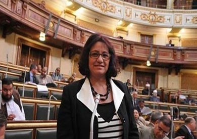 النائبة نادية هنري