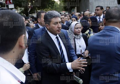 وزير الطيران يشارك في مسيرة لتأبين ضحايا الطائرة المصرية - تصوير: ابراهيم عزت
