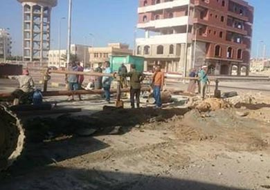 استمرار أعمال رفع كفاءة وتطوير شبكة المرافق بطريق النصر في الغردقة