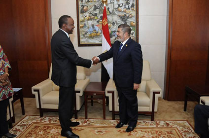 الرئيس مرسي ونظيره الكيني أوهورو كينياتا