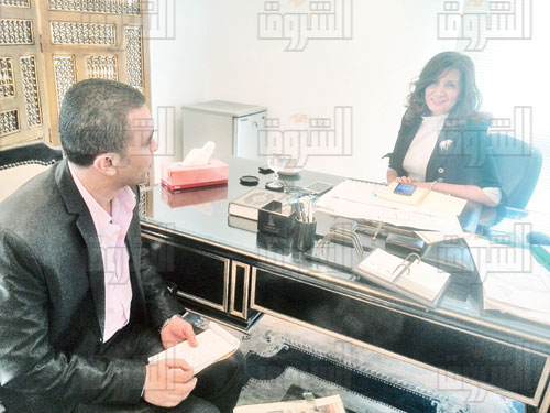 نبيلة مكرم وزيرة الهجرة خلال حوارها مع الشروق