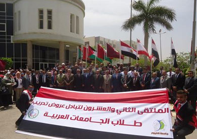 بعض المشاركين فى الملتقى بجامعة الفيوم