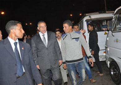 محافظ الجيزة في جولة ليلية لتفقد أسعار المواصلات