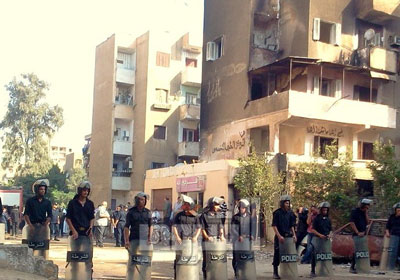 الشرطة تحاصر موقع ضبط الخلية في مدينة نصر
