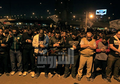 شهداء الالترس يؤدون صلاة الغائب على شهداء الثورة - تصوير : جورج محسن