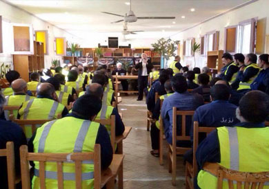 لقاءات توعية حول أضرار التدخين والمخدرات داخل السجون