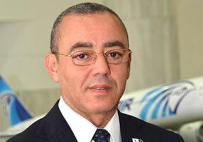 الطيار رشدي زكريا رئيس شركة مصر للطيران للخطوط الجوية