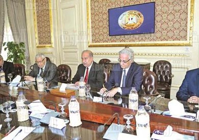 لقاء شريف اسماعيل رئيس الوزراء مع الادباء والكتاب - تصوير: سليمان العطيفى