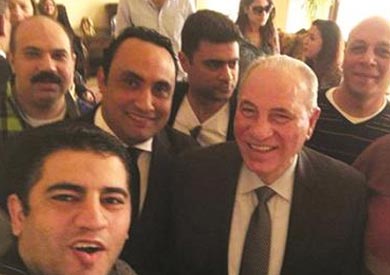 بعض القضاة في استقبال الزند في مطار القاهرة