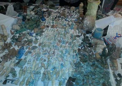 المضبوطات التى عثر عليها فى البازار