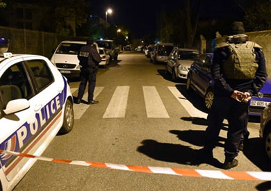 طعن مدرس في أحد ضواحي باريس