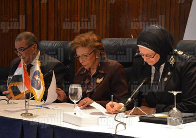 مؤتمرًا صحفيًا للاحتفال باليوم العالمي، لمناهضة العنف ضد المرأة بحضور السفيرة ميرفت التلاوي - تصوير : نهى حمدي