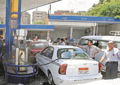 الحكومة مضطرة لرفع أسعار البنزين خلال العام الجاري- تصوير: احمد عبد اللطيف