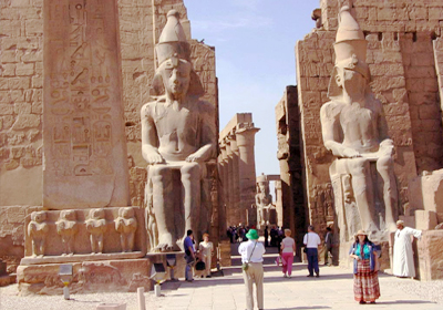 انخفاض في أعداد السائحين الوافدين لمصر