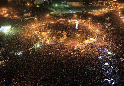 ميدان التحرير ليلاً خلال الذكرى الأولى لثورة 25 يناير