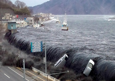 موجات تسونامي تضرب اليابان