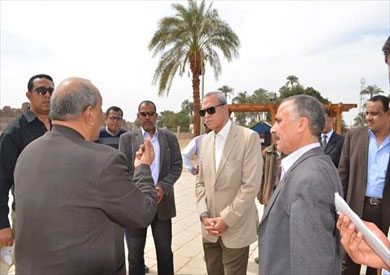 محافظ قنا يتفقد معبد دندرة