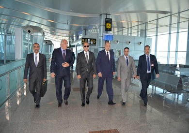 وزير الطيران يتفقد مطار الغردقة
