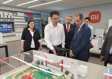 إجتماع وزير الاتصالات مع رئيس شركة شاومي الصينية