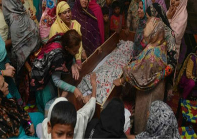 شيعت جنازة أحد الضحايا اليوم في لاهور. وأعلنت حكومة إقليم البنجاب الحداد لمدة ثلاثة أيام