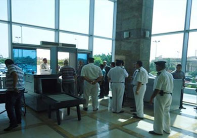 سلطات الأمن بمطار القاهرة - ارشيفيه