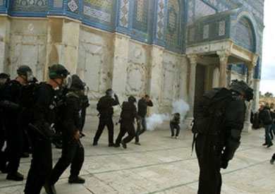 الرئيس الفلسطيني يدين اقتحام الشرطة الإسرائيلية للمسجد الأقصى
