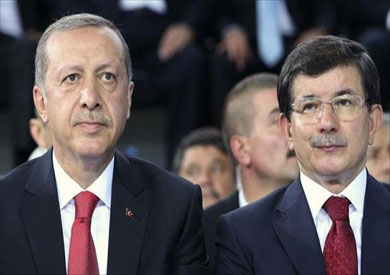 الرئيس التركي رجب طيب أردوغان ورئيس الحكومة أحمد داود أوغلو