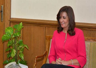 وزيرة الهجره السفيرة نبيلة مكرم