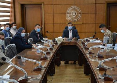 محافظ الدقهلية يعقد اجتماعا لمتابعة الموقف التنفيذى لمشروع اعادة تأهيل مساكن سندوب بعدد ٣٥ عمارة سكنية بالمنطقه